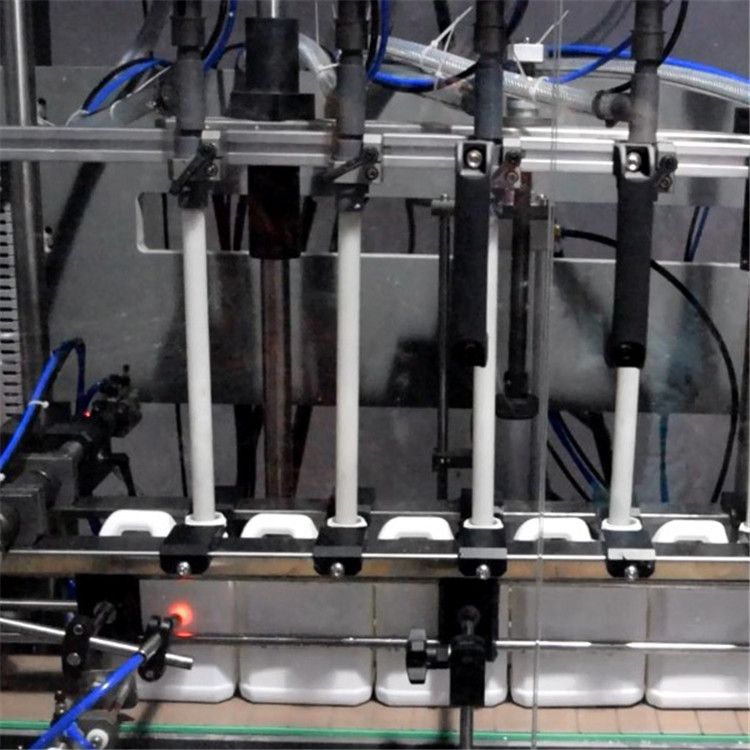 агрэсіўная машына для разліву вадкасці