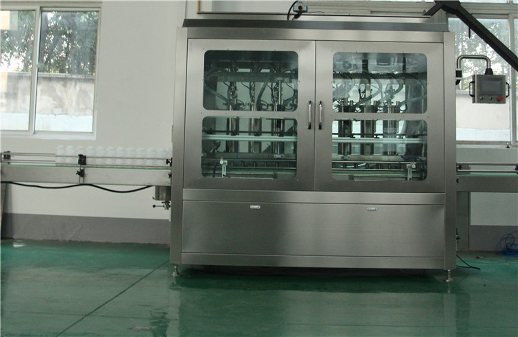 машына для напаўнення кетчупам