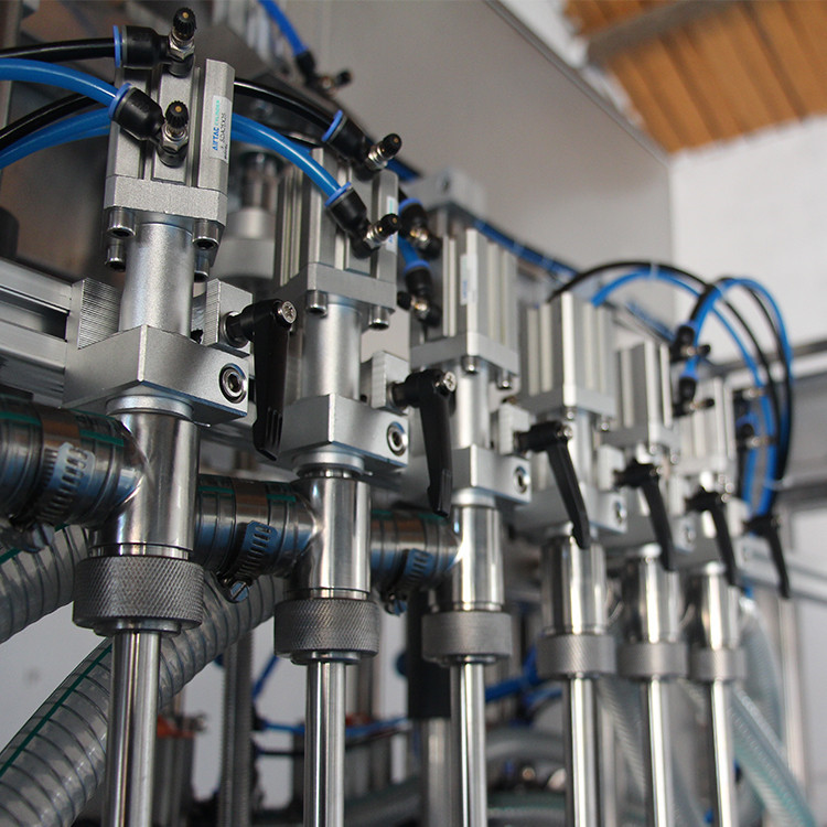  машына для разліву бутэлек з маслам